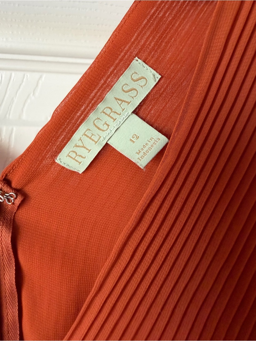 Ryegrass Rust Orange Pleated V-Neck Ruffle Blouse Size 12 - Picture 3 of 7